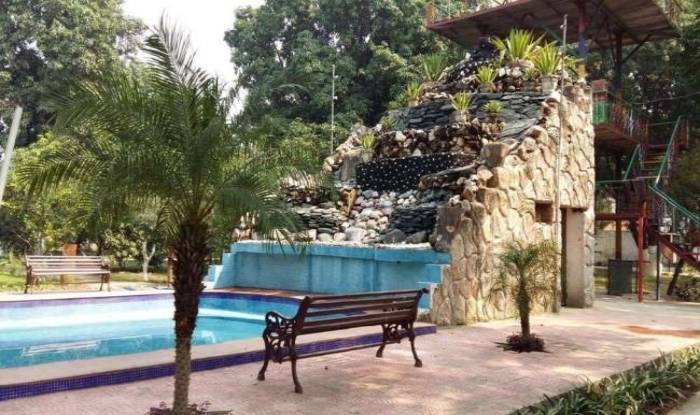 दिल्ली पुलिस टीमें पहुंची तबलीगी मुख्यालय, कांधला में ड्रोन से तलाशे जा ...