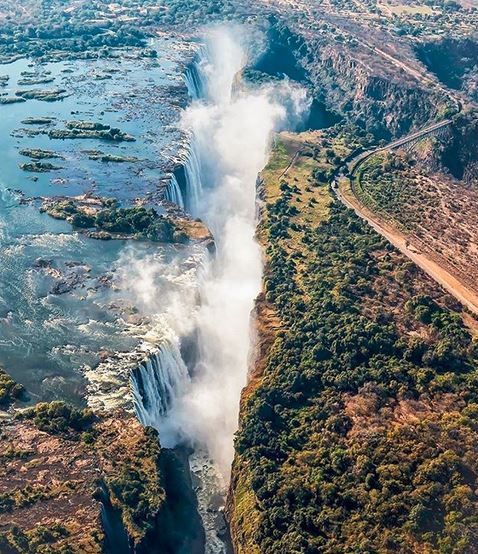 Seven Natural Wonders of The World, Mount Everest, Grand Canyon, Northern Lights, Great Barrier Reef, Parícutin, Harbor of Rio de Janeiro, Victoria Falls