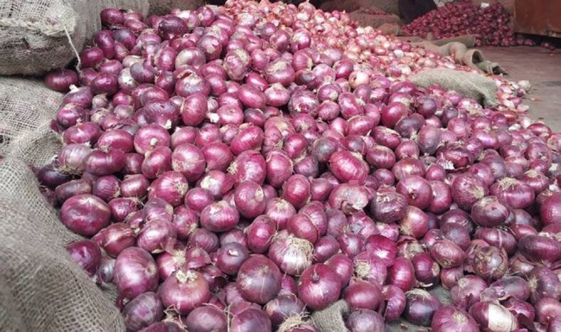 Onions-price, Karnataka, Bengaluru, APMC, tomato prices, onion prices, farmers demand minimum support price, MSP, farmers worry as prices drop in karnataka