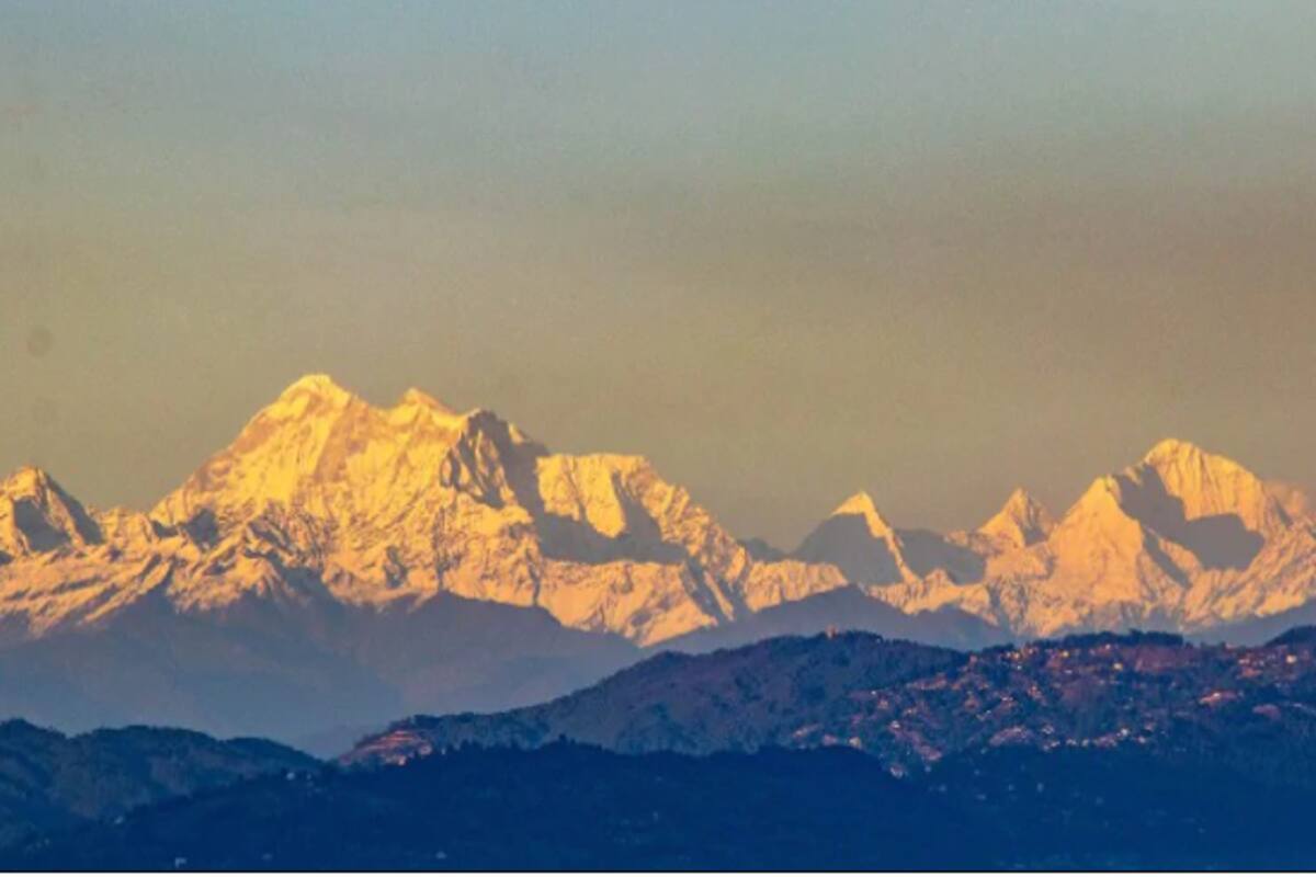 After Several Decades Mount Everest Visible From Kathmandu As Covid 19 Lockdown Reduces Pollution