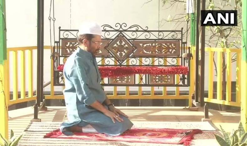 Eid ul Fitr 2020 : आज बंद रहेगी जामा मस्जिद, केंद्रीय मंत्री मुख्तार अब्बास नक़वी ने घर पर ही अदा की नमाज