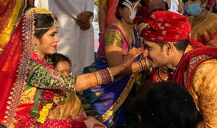 लॉकडाउन के बीच इस एक्टर ने की गर्लफ्रेंड संग शादी, सोशल मीडिया पर फोटोज हुई वायरल