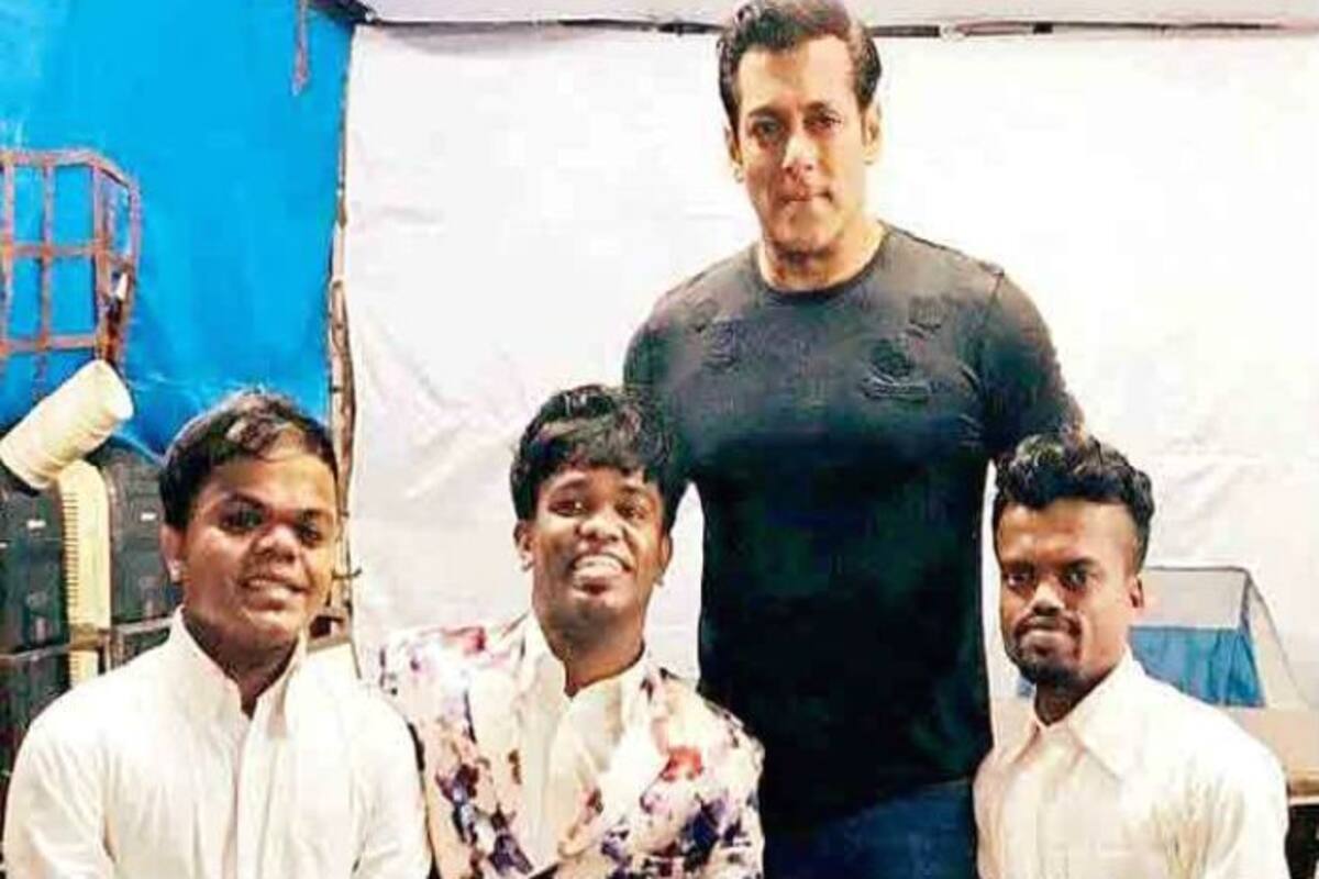 Entertainment News Today May 2 Salman Khan Puts Money In Bank Accounts Of Vertically Challenged Wage Workers Nobody Else Cares Bhai Stood By Us India Com In any of the tough circumstances where money is a prerequisite, at that time, taking monetary aid from salman khan will definitely prove worth. salman khan puts money in bank accounts