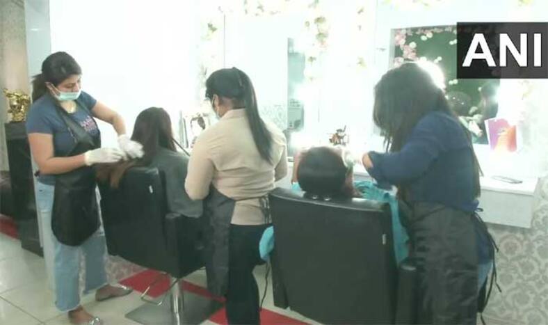 saloon, beauty parlor