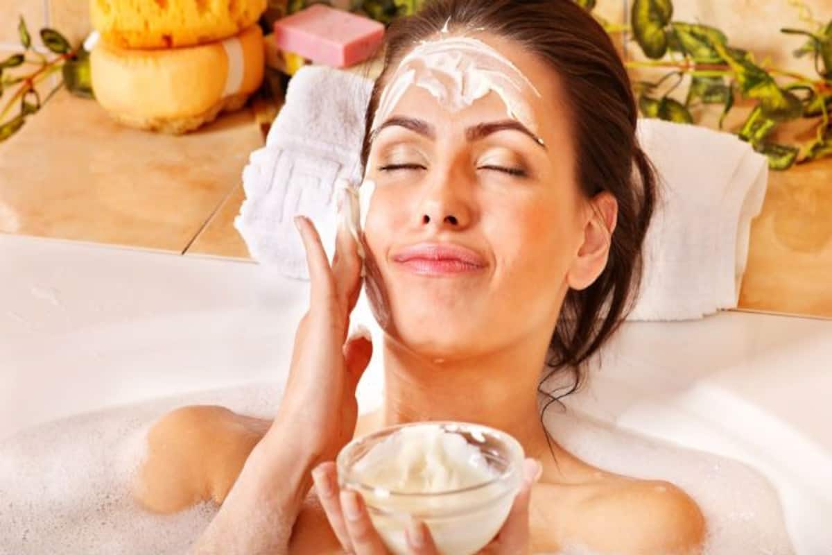  How Curd Helps Your Skin  To Look Younger? 