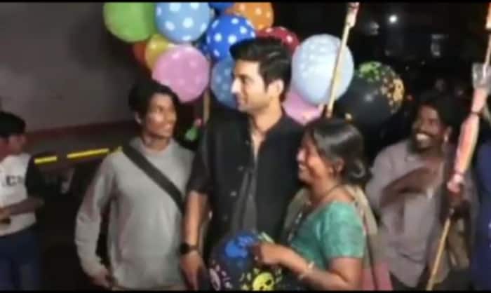 Sushant Singh Rajput's Sweet Gesture For a Woman Selling Balloons Will Make You Emotional | Watch Throwback Video