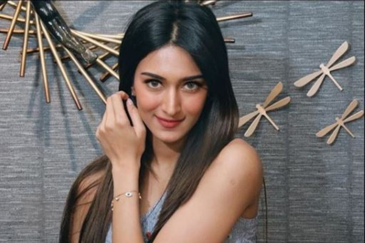 Kasautii Zindagii Kay actress Erica Fernandes stuns in a messy hair  look,check out the picture here | NewsTrack English 1