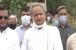 बागियों के खिलाफ कांग्रेस विधायकों की नाराजगी स्वभाविकः गहलोत