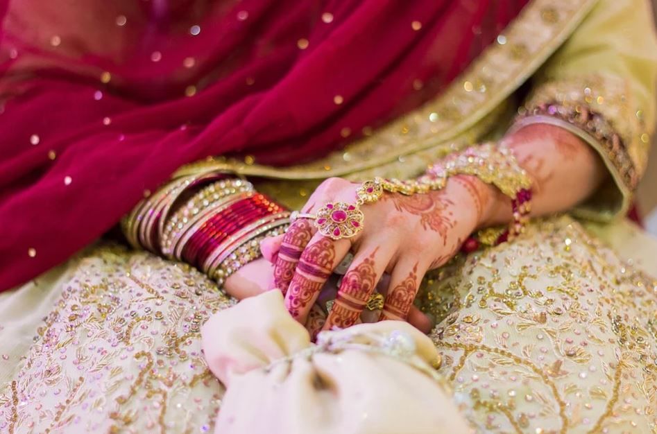 Wedding Season Drives Up the Online Search for Beauty Parlours, Clothing Rentals & Matrimonial Services in September