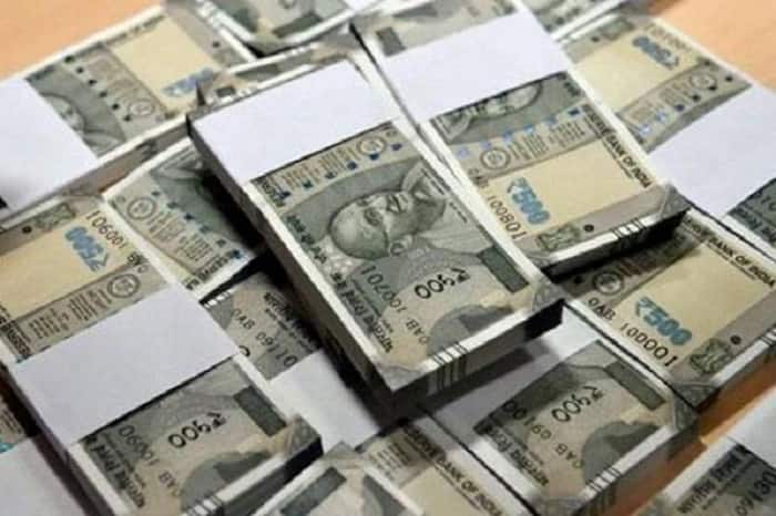 The currency notes  including the now demonetised Rs 1 000 notes  totalled to around Rs 10 lakh