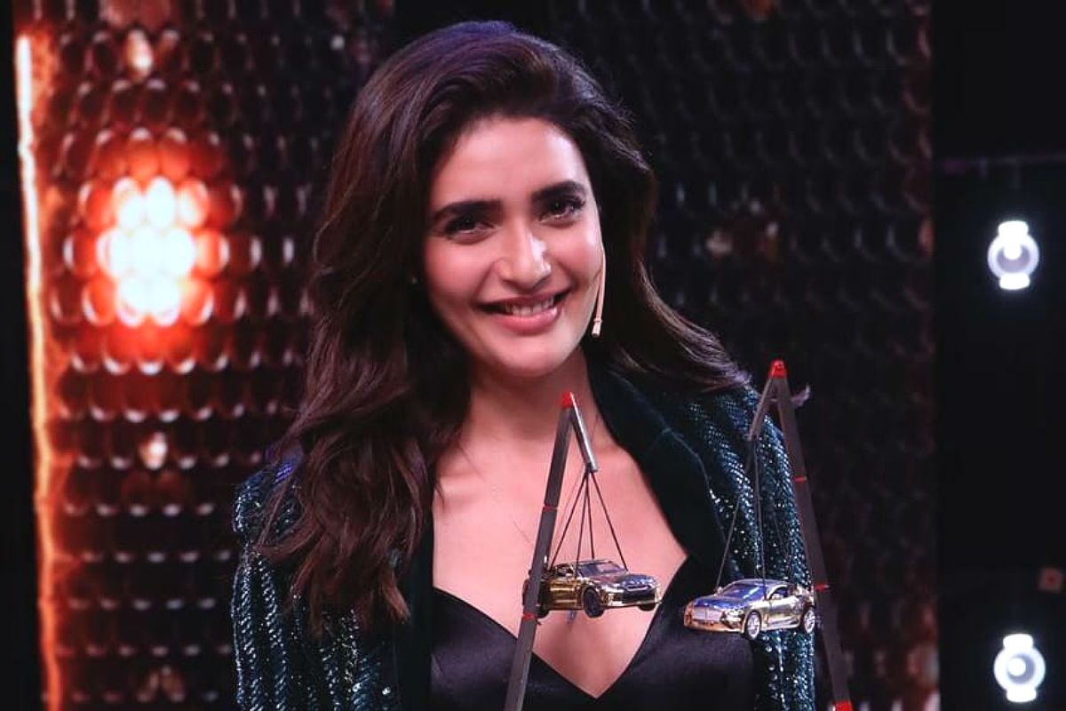 Khatron Ke Khiladi 10 Winner Announced: Karishma Tanna Lifts The Trophy