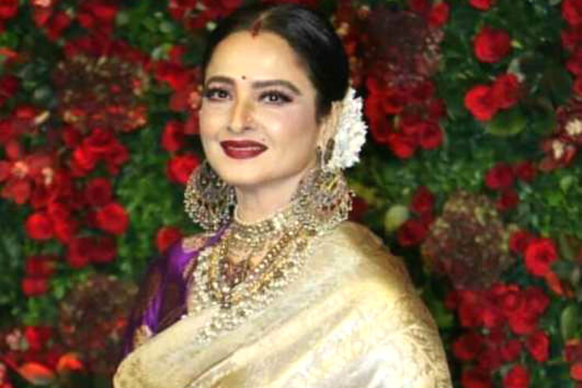 Rekha Informs BMC She Will Get Her COVID-19 Test Done Herself ...