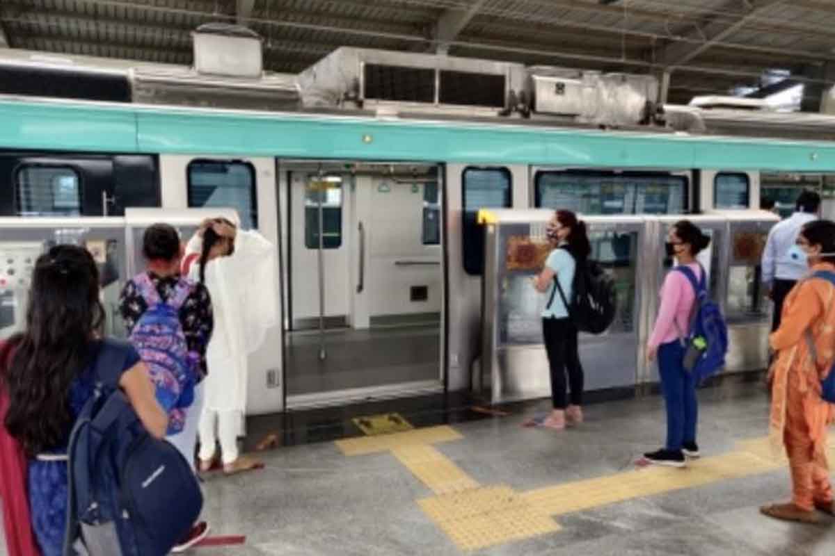 Long Queues Seen Outside Delhi Metro Stations Here 