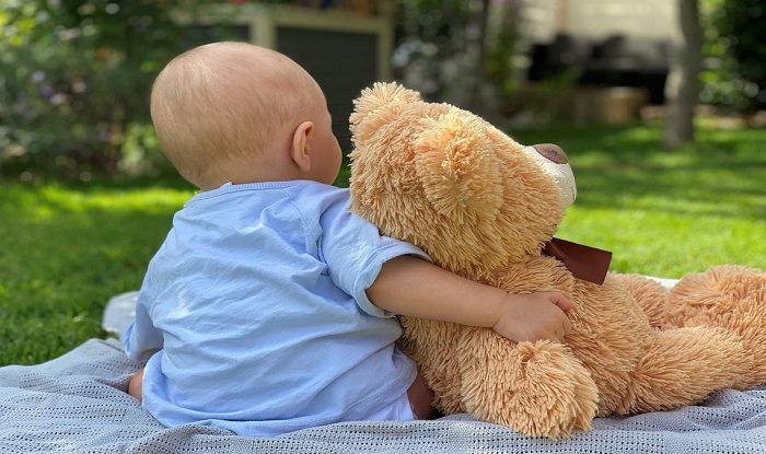 kid with teddy bear