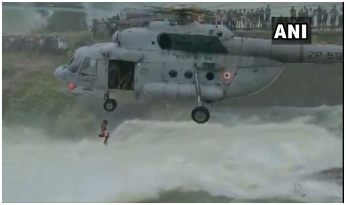 पानी के तेज बहाव में कई घंटों से फंसा था शख्स, Air Force ने ऐसे बचाई जान… देखें VIDEO