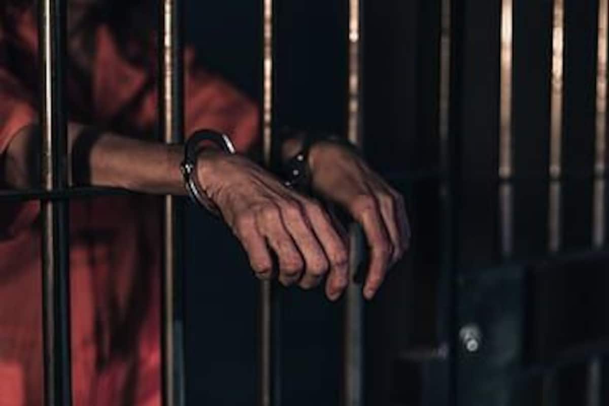 UP Crime: रेप के केस में 26 महीने से जेल में बंद रहा कैदी, शिकायत करने वाली  लड़की के बेटे के DNA से सामने आया सच