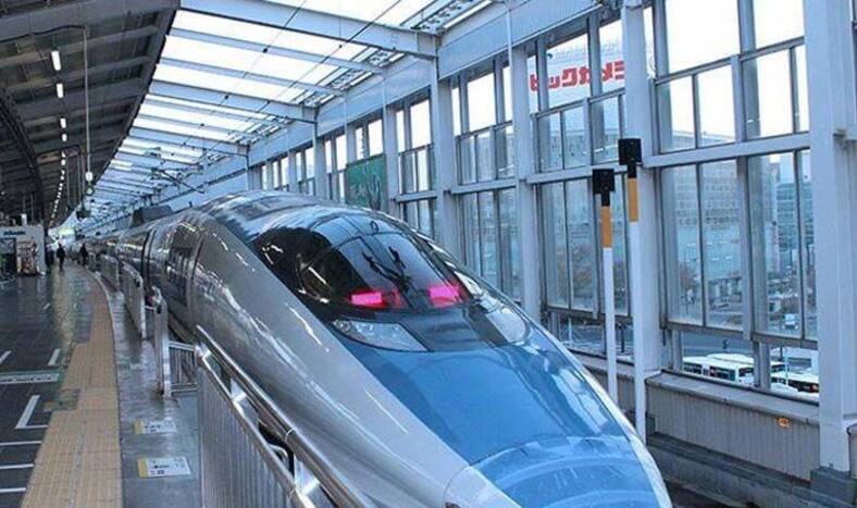 Indian Railways Latest News: Bullet Train Services to Varanasi Soon, Railway Minister Says Survey Ongoing