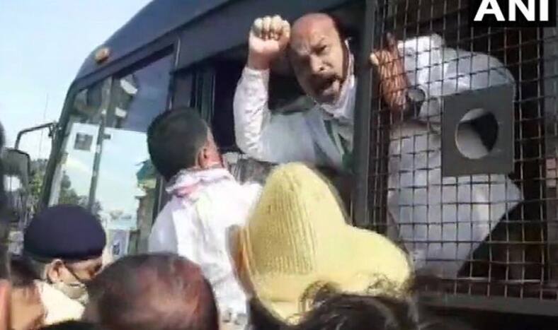 Karnataka Bandh: Police Detain Congress, JD(S) Workers Protesting Against Farm Laws; CM Yediyurappa Says Doors of APMC Still Open
