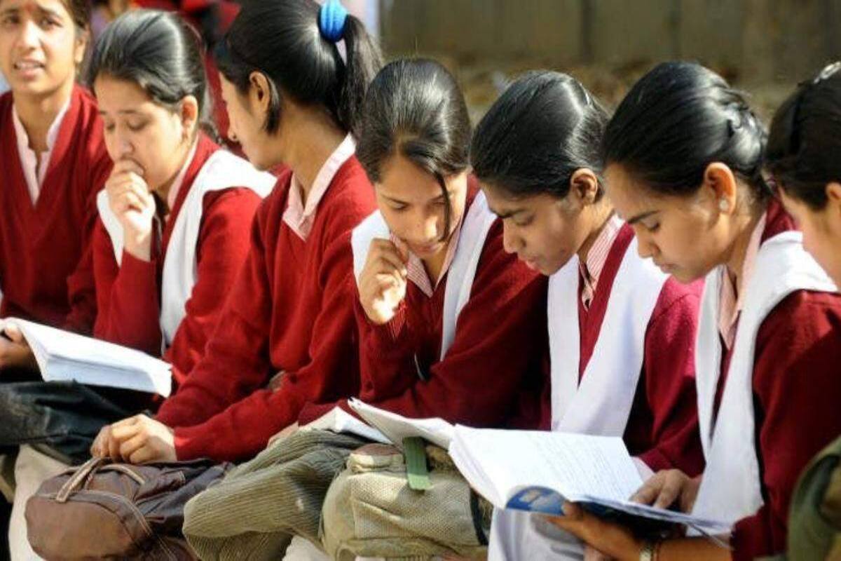 Maharashtra 35 Percent Schools Reopen After 8 Months Only 5 Percent Students Attend India Com