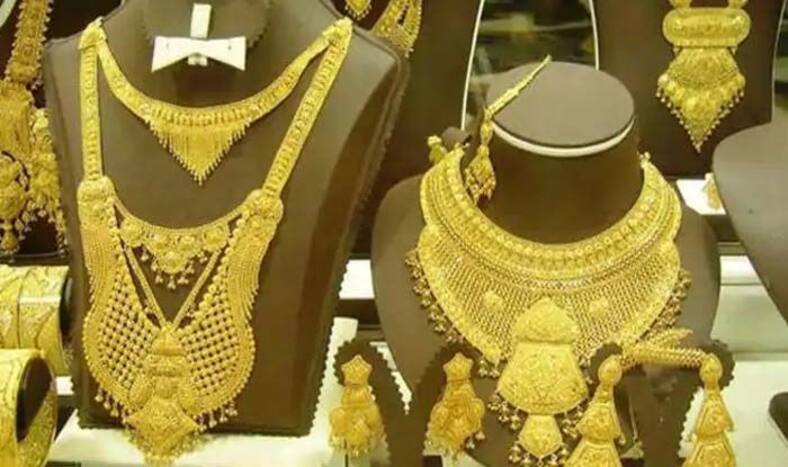 Gold Price: सोने के दाम में आया मामूली उछाल, शादियों के सीजन में गहने खरीदने का मौका कहीं छूट न जाए