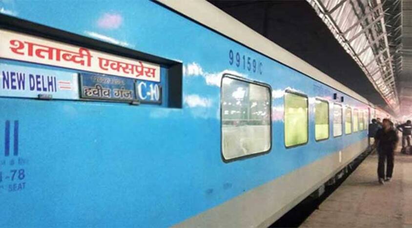 Indian Railways: प्रयागराज से लखनऊ का सफर होगा आसान, दोनों शहरों के बीच दौड़ेगी शताब्दी एक्सप्रेस, जानें- डिटेल्स