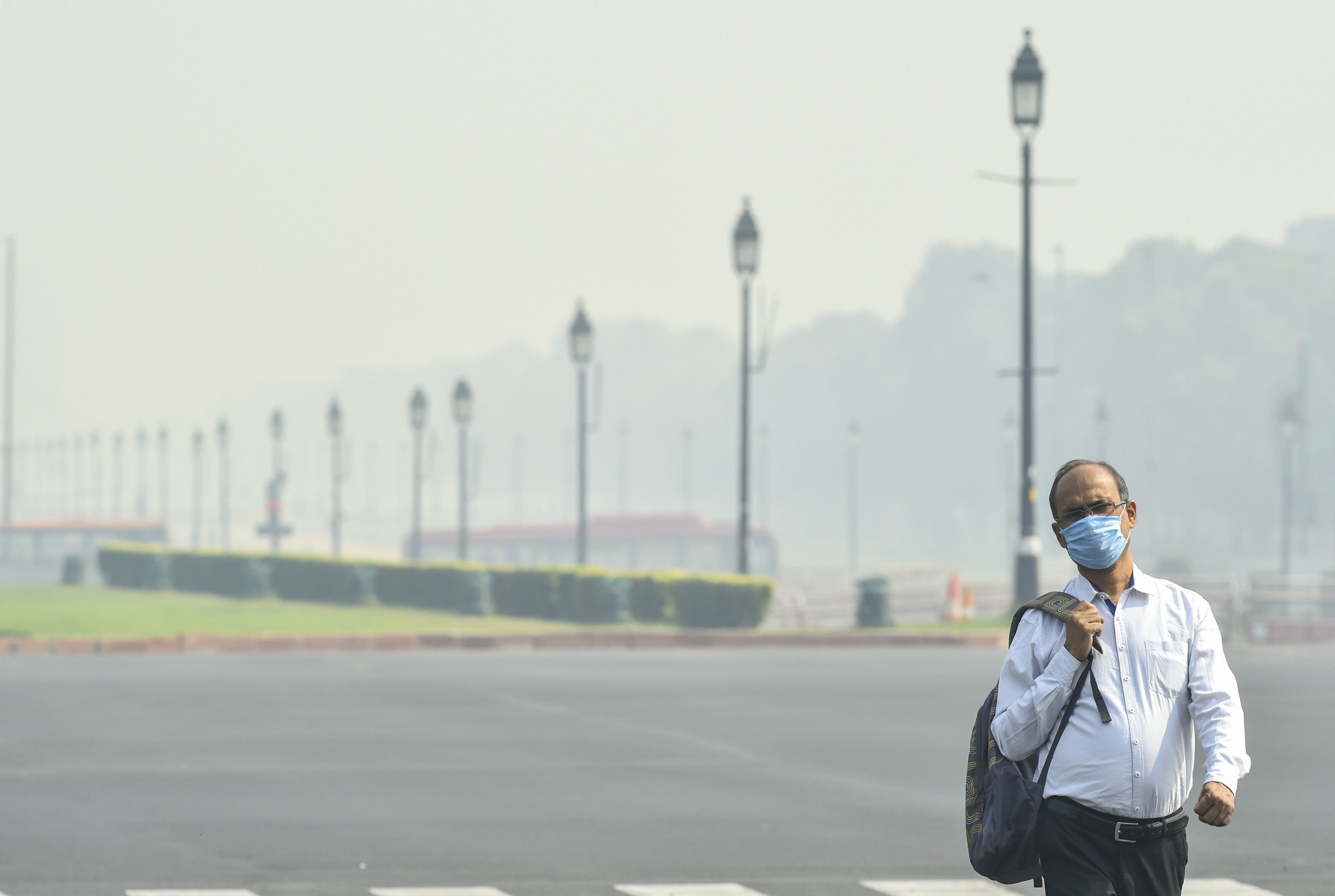 Delhi Air Quality Improves Marginally But Likely to Remain 'Very Poor' Till End of Year