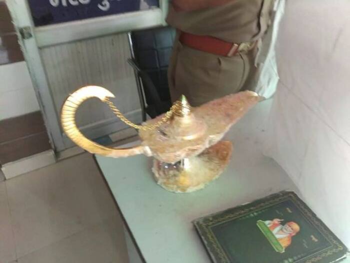 Two Men Cheat UK-Returned Doctor, Sell Him ‘Aladdin ka Chirag’ For Rs 2.5 Cr in Meerut