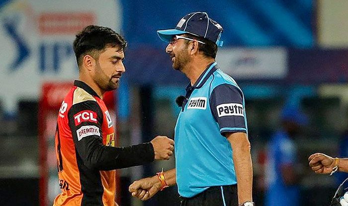IPL 2020: Umpire Anil Chaudhary Helped SRH Not Go For DRS? His Gesture Sparks Controversy