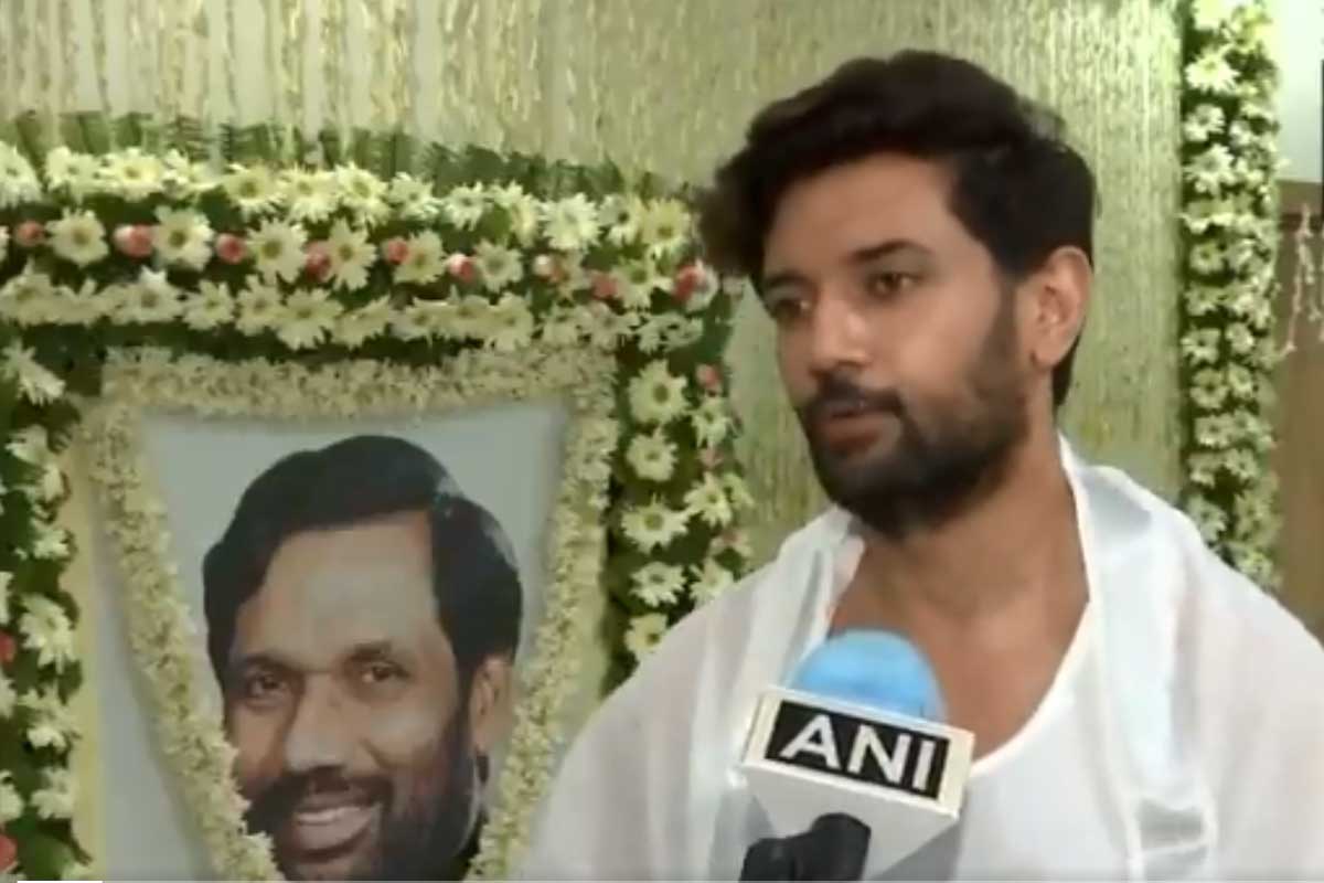 Bihar Assembly Election 2020: After BJP's 'No Relations With LJP' Jibe, Paswan Says 'PM Modi Lives in my Heart, Can Open my Chest And Show it'