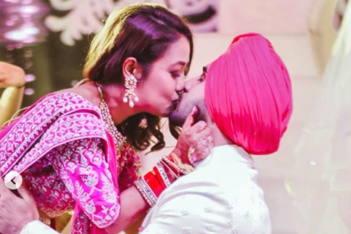 Neha Kakkar And Rohanpreet Singh Kiss Each Other