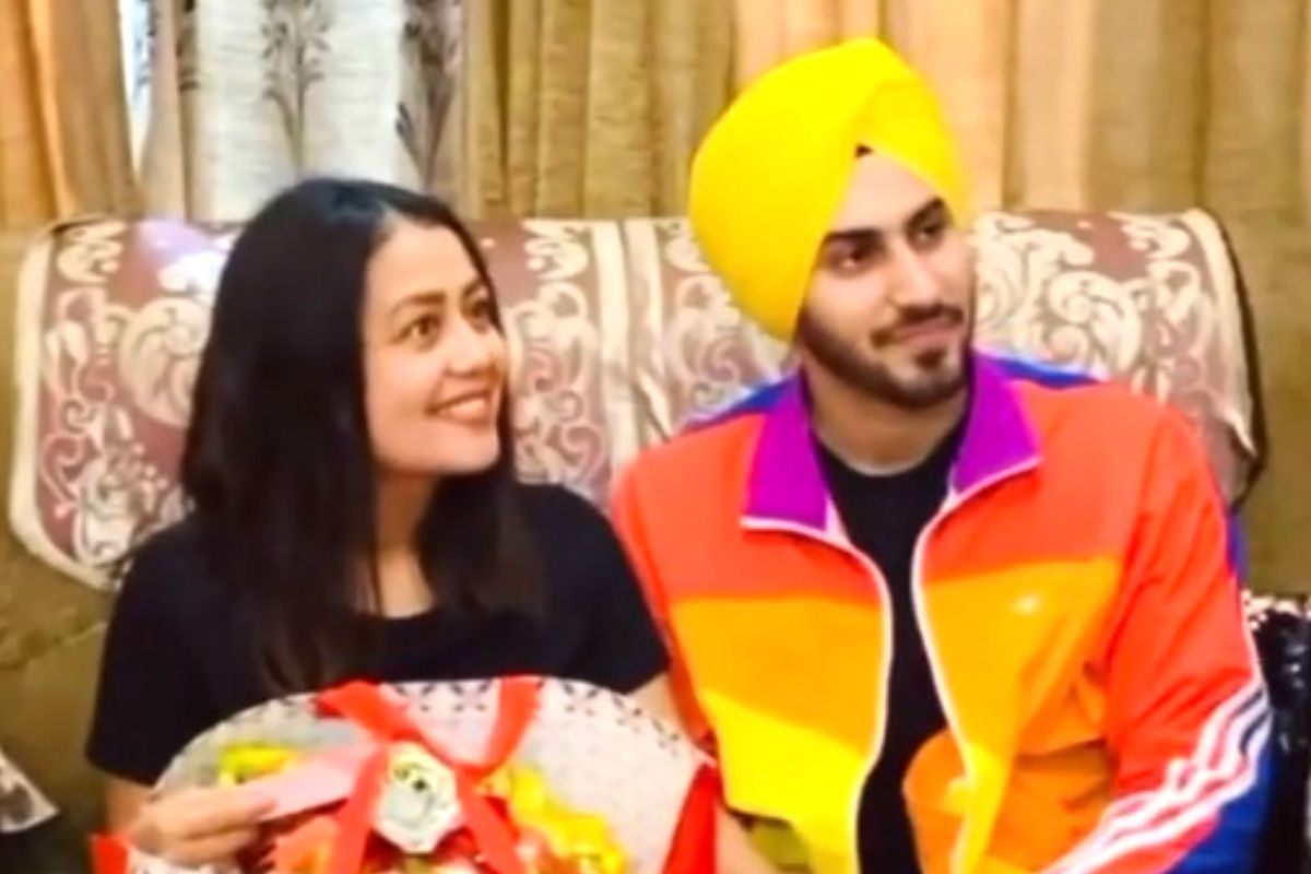 When Neha Kakkar Met Rohanpreet Singh’s Parents For The First Time ...