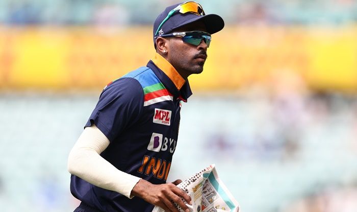 India vs Australia 2nd ODI: Hardik Pandya Bowls For First Time in Over a Year With Remodelled Action, Picks up Important Wicket of Steve Smith
