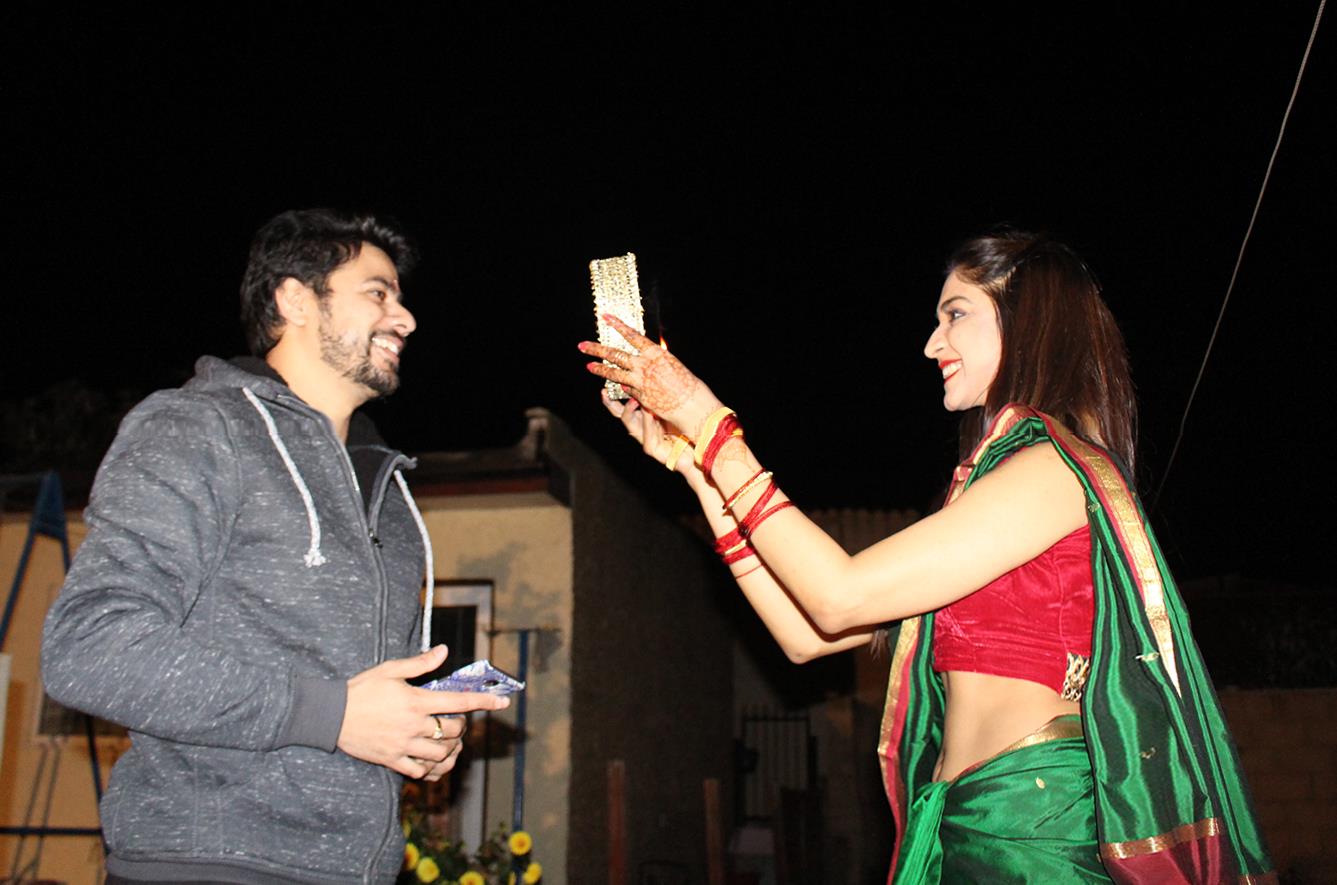 Karwa Chauth 2020: Dear Ladies, It's Time to Unlearn The Misogyny & Eat The Patriarchy