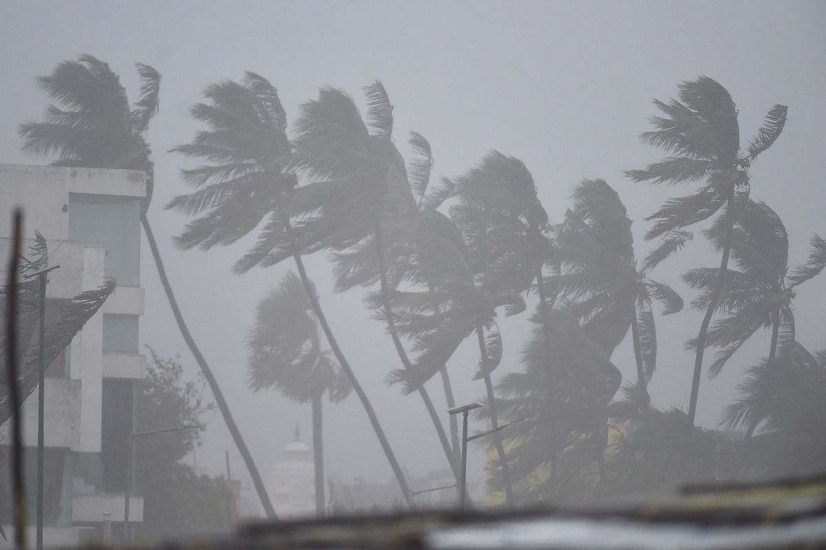 Cyclone Nivar Live: Flight Operations at Chennai Airport Suspended Till  Thursday, Landfall Will Start in an Hour, Says IMD
