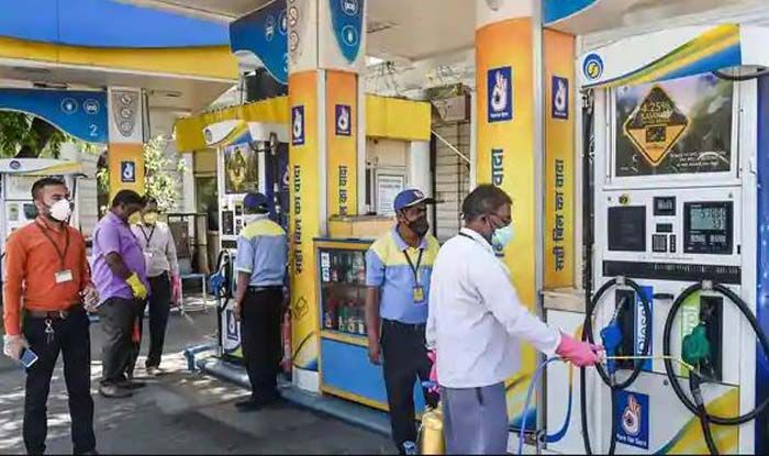 Petrol Prices Touch ₹100-Mark in MP, Minister 'Congratulates' PM Modi; Here's Why