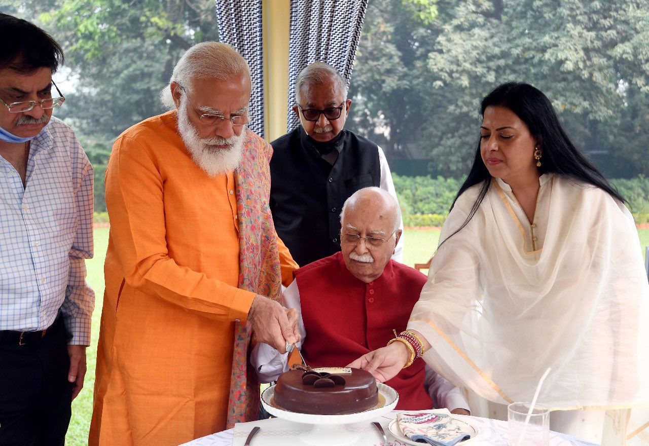 20 chefs bake 2,500-kg, two-metre tall cake for PM's 66th birthday