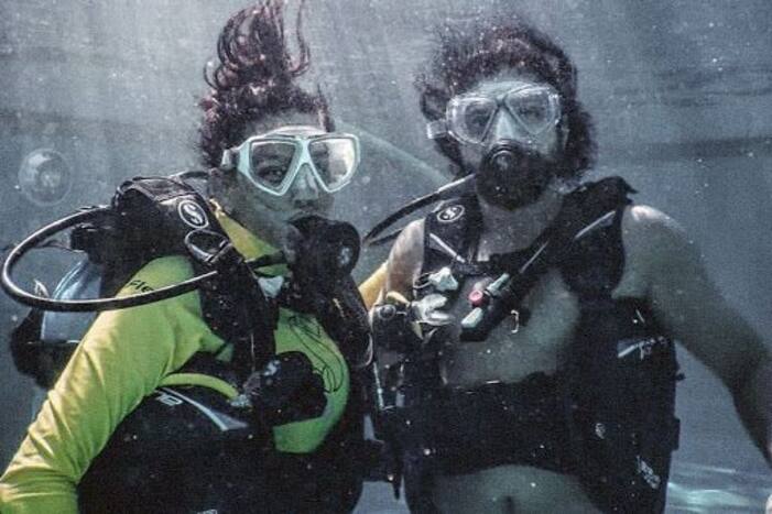 'Breathe With Me'! Farhan Khan, Shibani Dandekar's Loved-Up Underwater Pictures Are Full of Romance