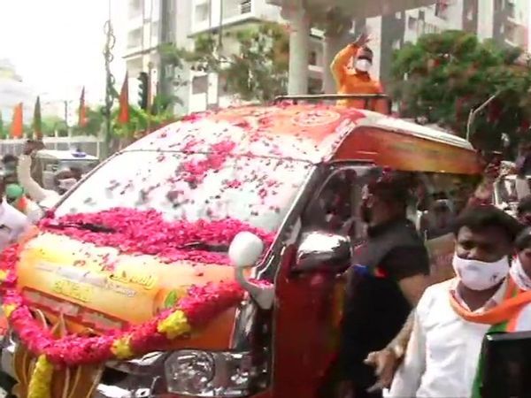 Chennai: Ambulance Stuck For Half Hour as BJP Leader Blocks Traffic For Val Yatra | Watch Video