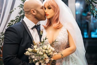 Christmas Heartbreak! Kazakh Bodybuilder Who Married Sex Doll Says 'She is  Broken & is Being Repaired' | India.com