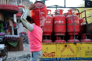 LPG Tatkal Booking System: रेलवे की तर्ज पर गैस सिलेंडर की भी होगी 'तत्काल बुकिंग' आधे घंटे के अंदर घर पहुंचेगा LPG सिलेंडर
