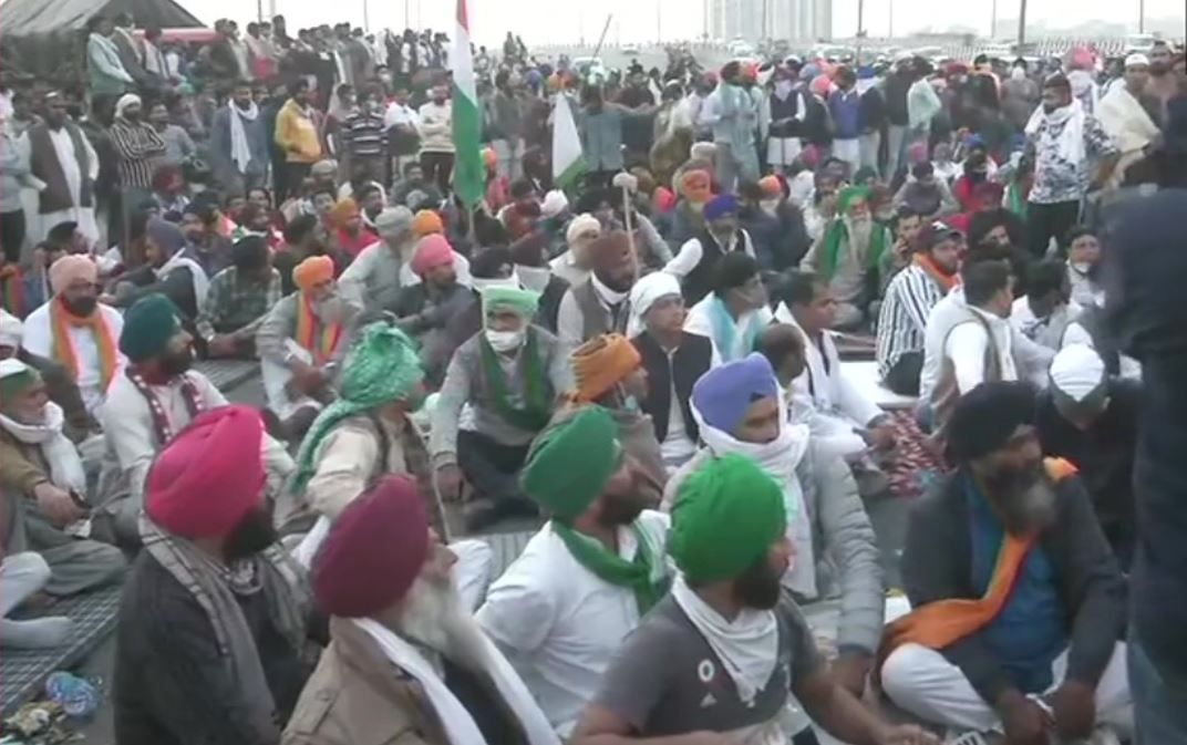 Farmers' Protest: Key Routes Connecting UP-Delhi Closed, Crowd Continues to Swell at Ghazipur