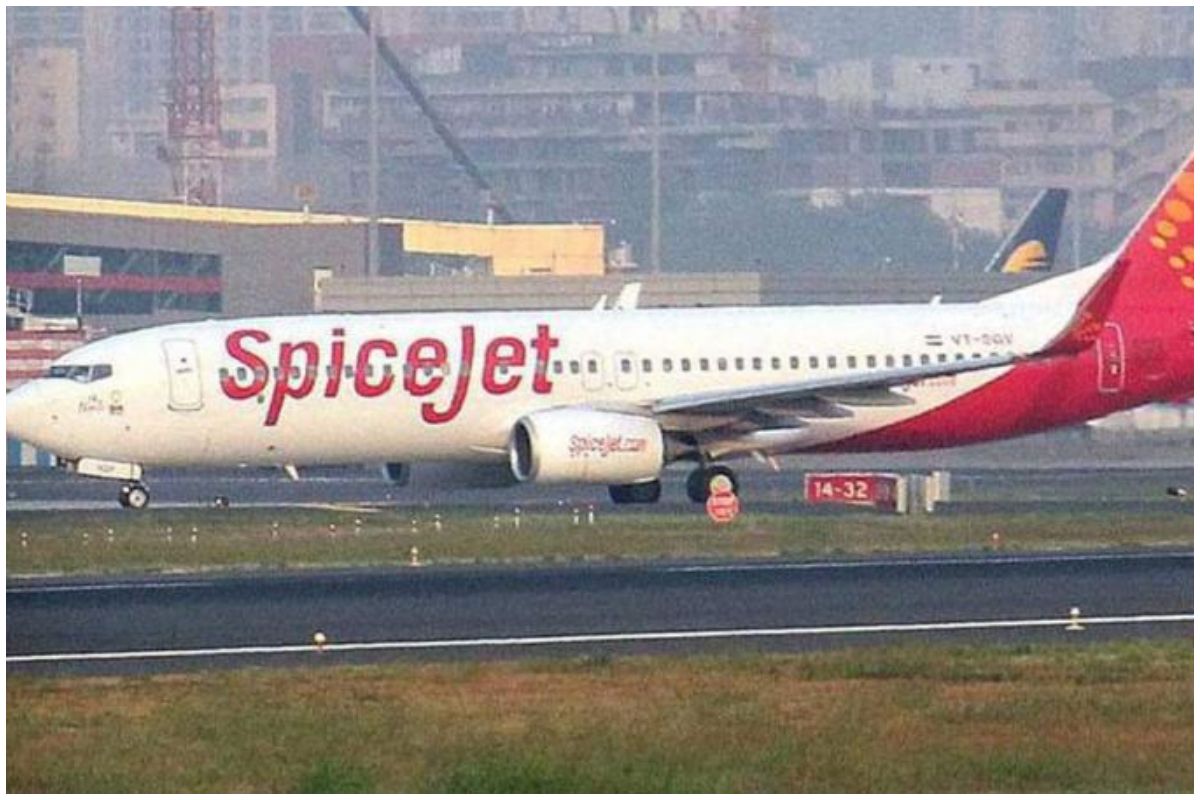 Baggage Delivery Delayed at Mumbai Airport as SpiceJet Loaders go on Strike Due to Salary Cut