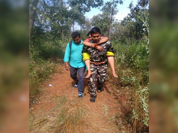 Andhra Constable Carries Elderly Devotees on His Back After They Faint ...