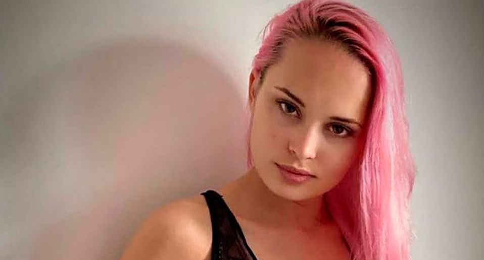 Sickening! Russian YouTuber 'Kills' Pregnant Girlfriend by Locking Her Outside in Freezing Cold, Streams it LIVE!