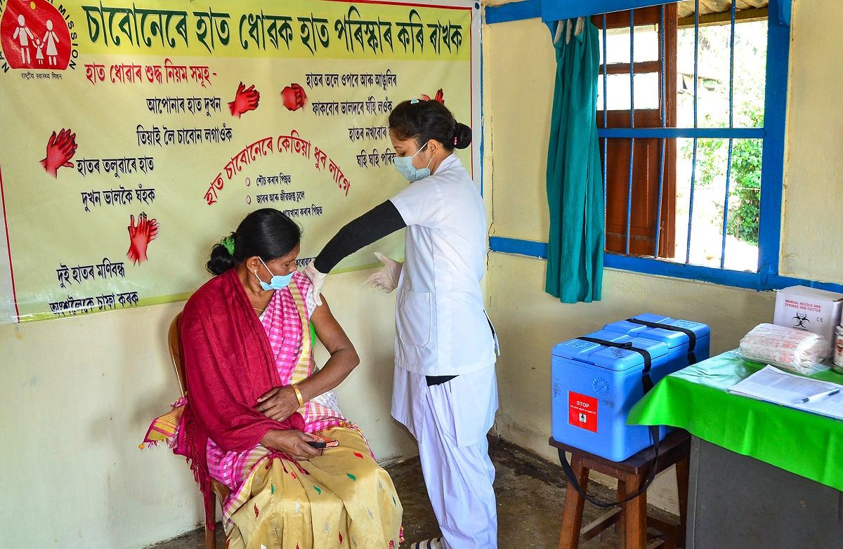 A medic demonstrates administration of COVAXIN, an Indian government-backed experimental COVID-19 vaccine, to a health worker during its trials, at the Urban Primary Health Centre at Tezpur in Sonitpur district, Assam, Tuesday, Dec. 29, 2020. (Photo: PTI)