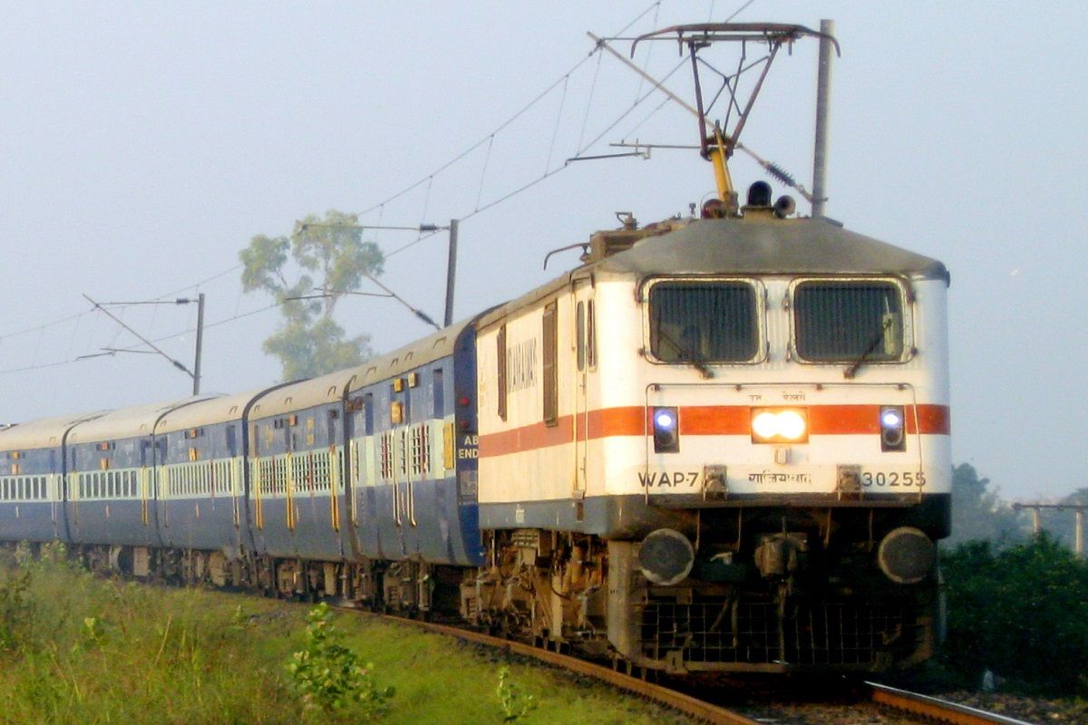 IRCTC Latest News: E-catering Services in Trains Soon, RailRestro to Deliver Your Favourite Food