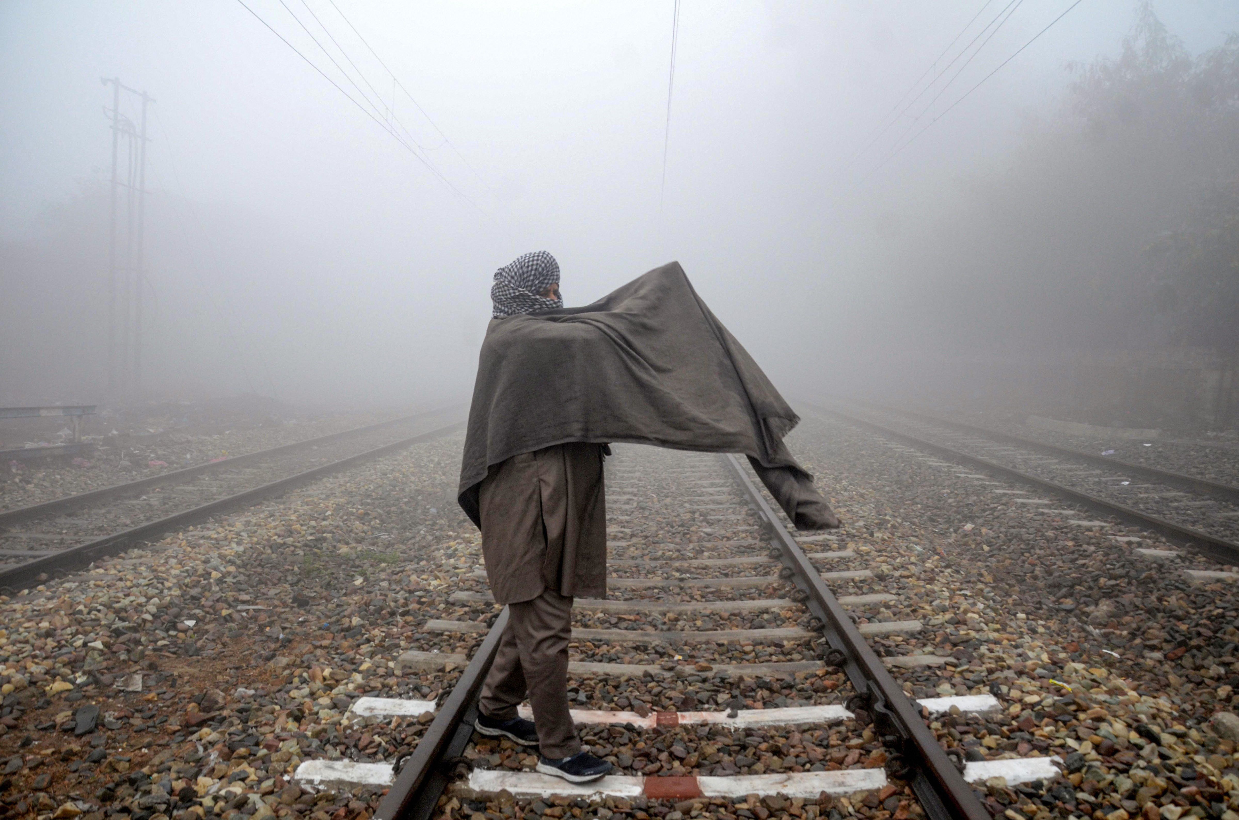 Spine chilling cold wave grips delhi, likely to continue for next two days