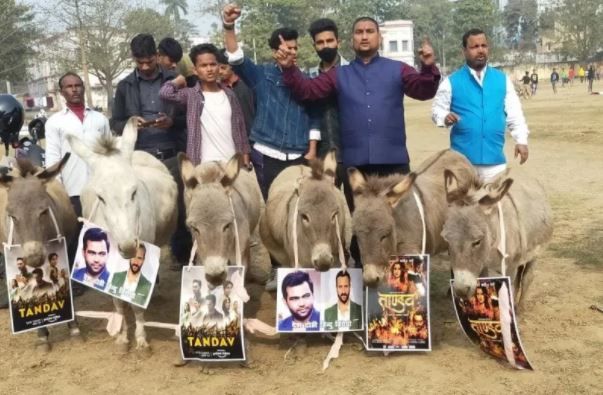 'Donkey March' Against Tandav Organised in Patna, Placards Saying 'Hindu Virodhi' Hanged Around Their Necks