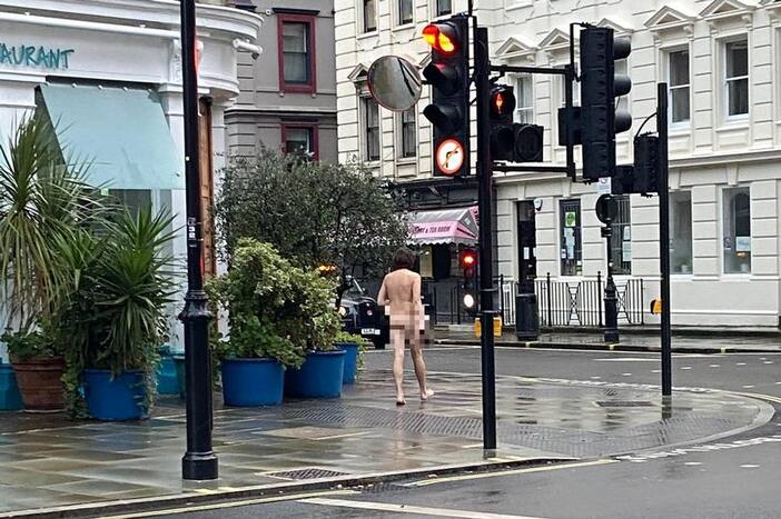 Naked Man Goes For a Run Amid Lockdown in London, Says He Took Off His Clothes to Wash Himself!