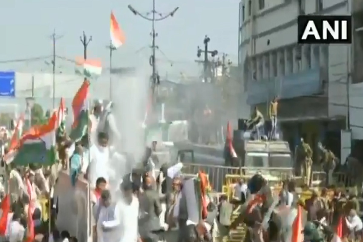 MP Police Detains Digvijaya Singh, Uses Water Canons to Disperse Congress Workers Protesting Against Farm Laws | Watch